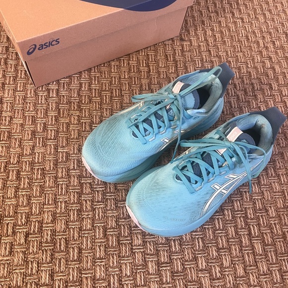 Asics Women's Gel Nimbus 27 Running Shoes - Picture 6 of 15